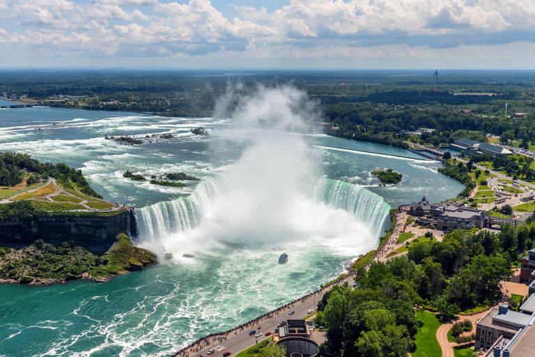 15 Best Places to Visit During a Summer Vacation in Canada