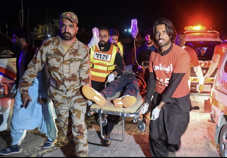 Suicide attack on passenger train in Pakistan, 23 killed, 53 injured
